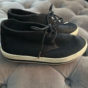 Unique black pony hair platform Tory sneakers sz 8